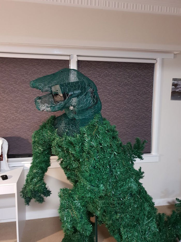 christmas-tree-godzilla-treezilla-4-5de90e26587db__700.jpg