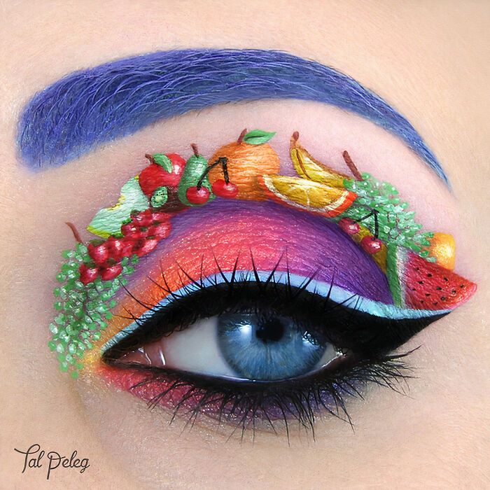 Makeup-artist-uses-her-eyes-as-a-canvas-creating-stunning-art-New-Pics-5fbe2aea6fbbc__700.jpg