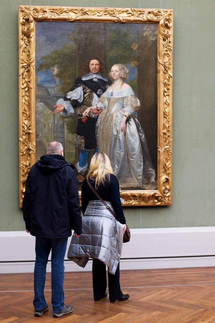 Photographer-goes-through-the-museums-to-capture-the-similarities-between-the-paintings-and-the-visitors-and-the-result-will-impress-you-59e6fb4604802__700.jpg