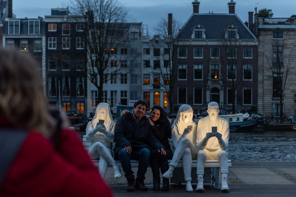 AmsterdamLightFestival_people.jpg