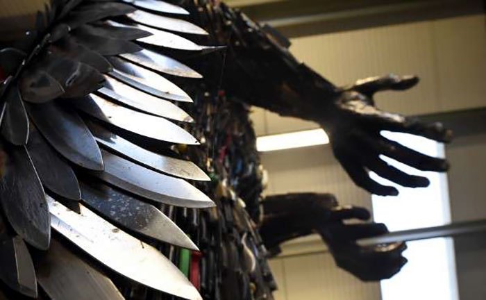giant-knife-angel-sculpture-alfie-radley-3-597b3c627a52a__700.jpg