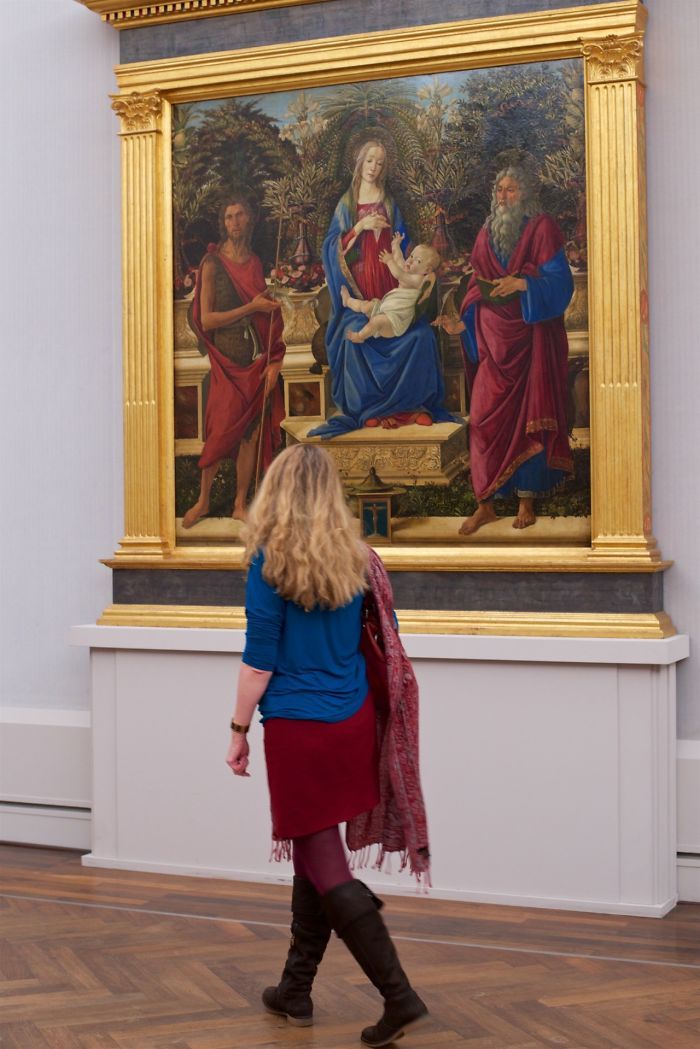 Photographer-goes-through-the-museums-to-capture-the-similarities-between-the-paintings-and-the-visitors-and-the-result-will-impress-you-59e6fb349521b__700.jpg