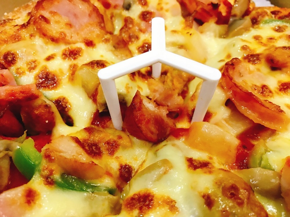 the-pizza-saver-package-saver-is-the-plastic-tripod-inside-the-pizza-box.jpg