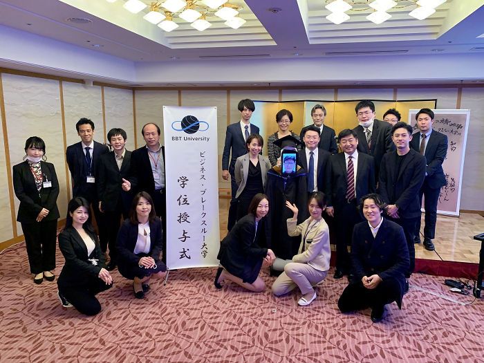 quarantine-covid-19-graduation-bbt-university-japan-11-5e87356a27cbb__700.jpg