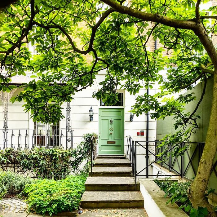 colorful-front-doors-photography-london-bella-foxwell-3-5c36f9da76431__700.jpg