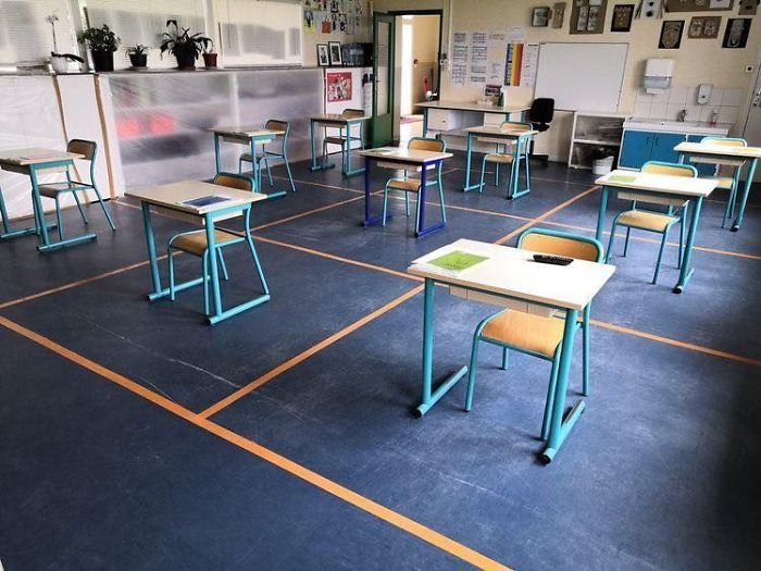 teachers-creative-socially-distanced-classroom-ideas-8-5f43618aabec5__700.jpg