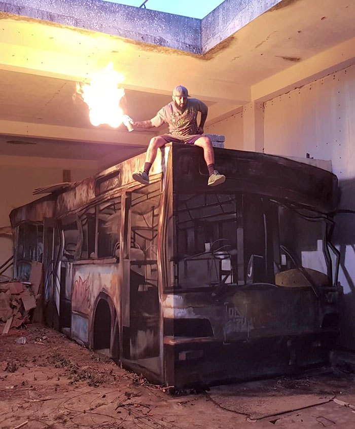 odeith-wrecked-bus-anamorphic-mural.jpg