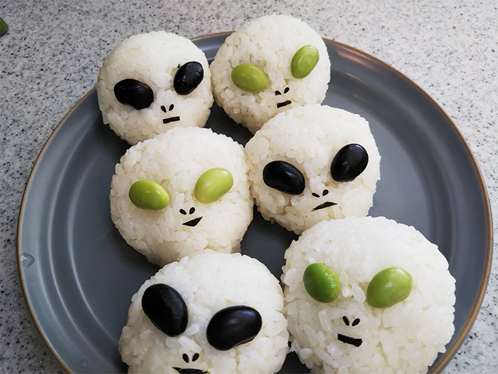 rice-ball-art-theatre-onigiri-gekijou-5e4bac63674ac__700.jpg