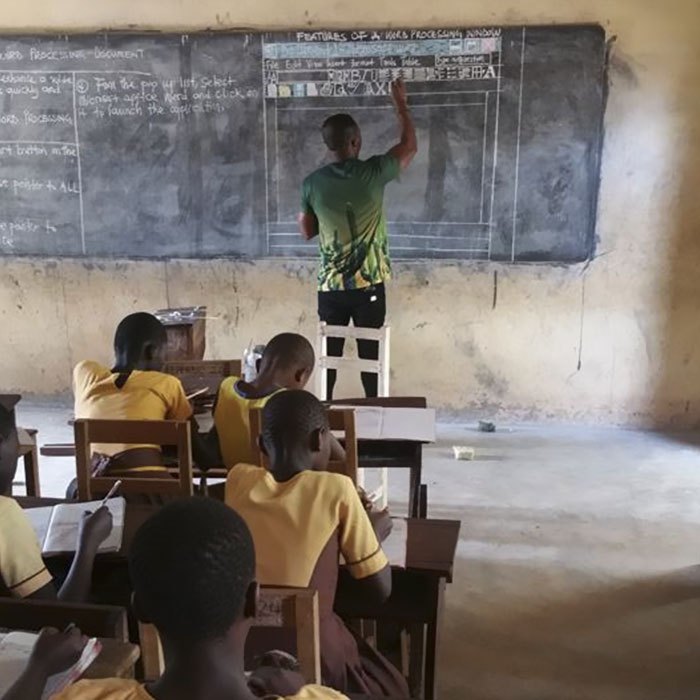 teacher-draws-computer-screen-chalkboard-owura-kwadwo-hottish-ghana-4-5a8fdf8f1c905__700.jpg