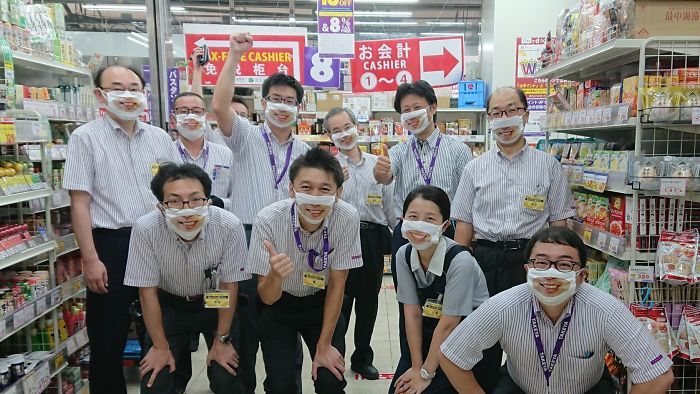 japanese-shop-lauches-smile-masks-staff-look-friendly-1-5f46024d0a576__700.jpg