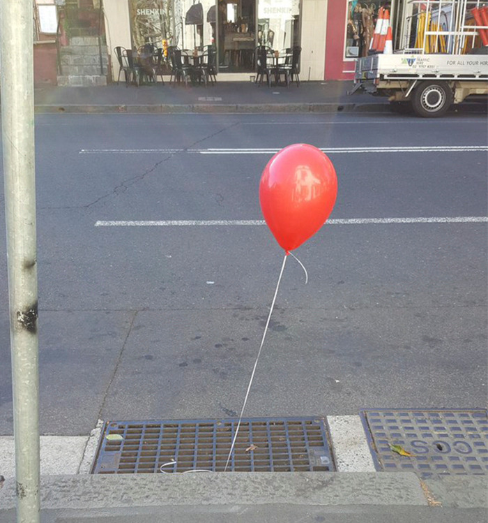 creepy-red-balloons-all-over-sydney-10.jpg