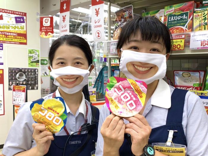 japanese-shop-lauches-smile-masks-staff-look-friendly-9-5f46025ff0be4__700.jpg