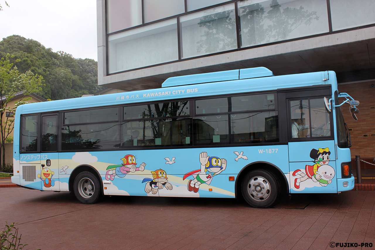 doraemon-museum-bus.jpg