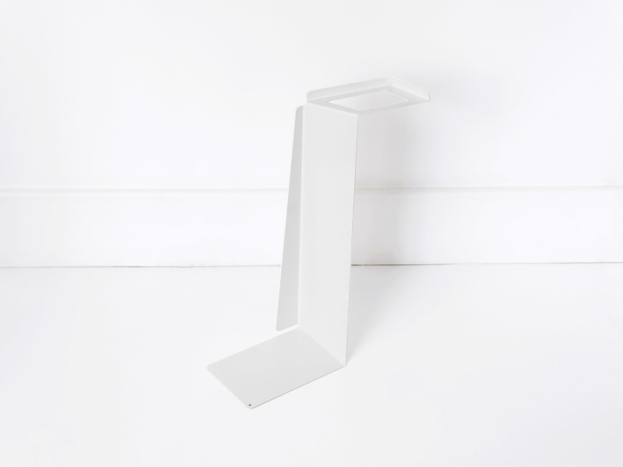 vertical-with-a-line-empty-2-1280x960 (1).jpg