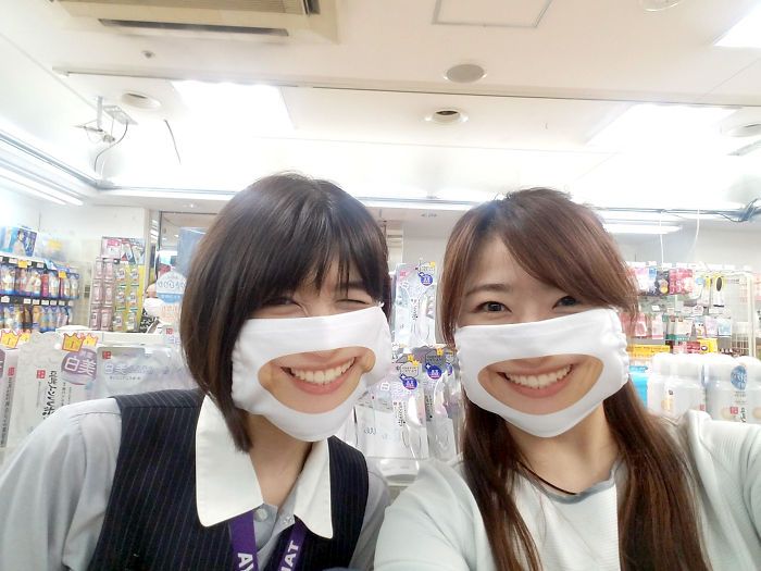 japanese-shop-lauches-smile-masks-staff-look-friendly-6-5f46025998081__700.jpg