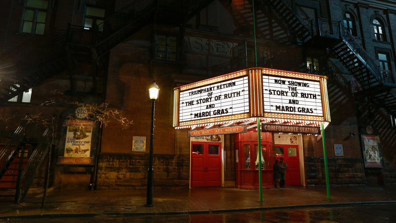 셰이프 오브 워터.jpg