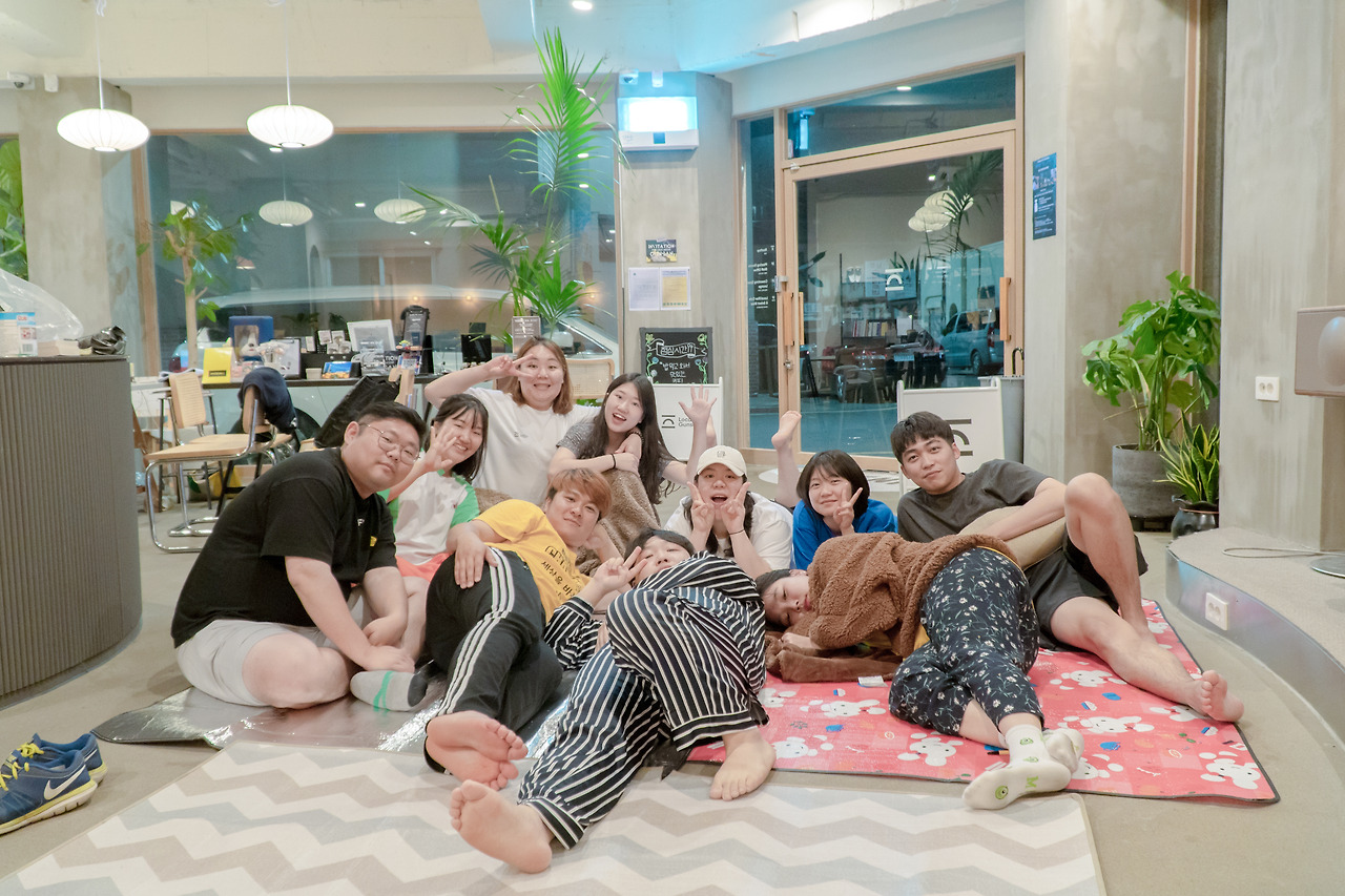 언더독스 ud.Team 인터뷰_김진아 프로팀 매니저_군산일상_파자마 파티.jpg