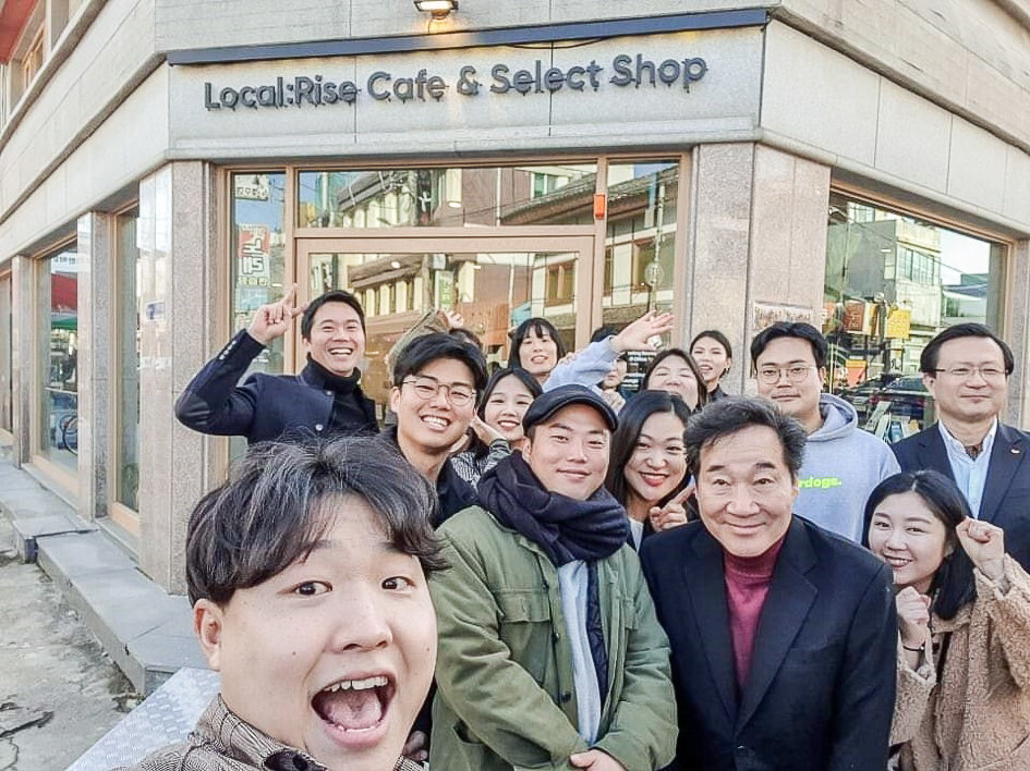 언더독스 ud.Team 인터뷰_김진아 프로팀 매니저_특별한기억_2019년 이낙연 총리 방문.jpg