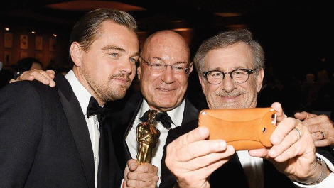 leonardo_dicaprio_arnon_milchan_steven_spielberg.jpg