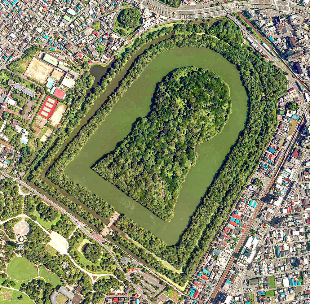 NintokuTomb_Aerial_photograph_2007.jpg