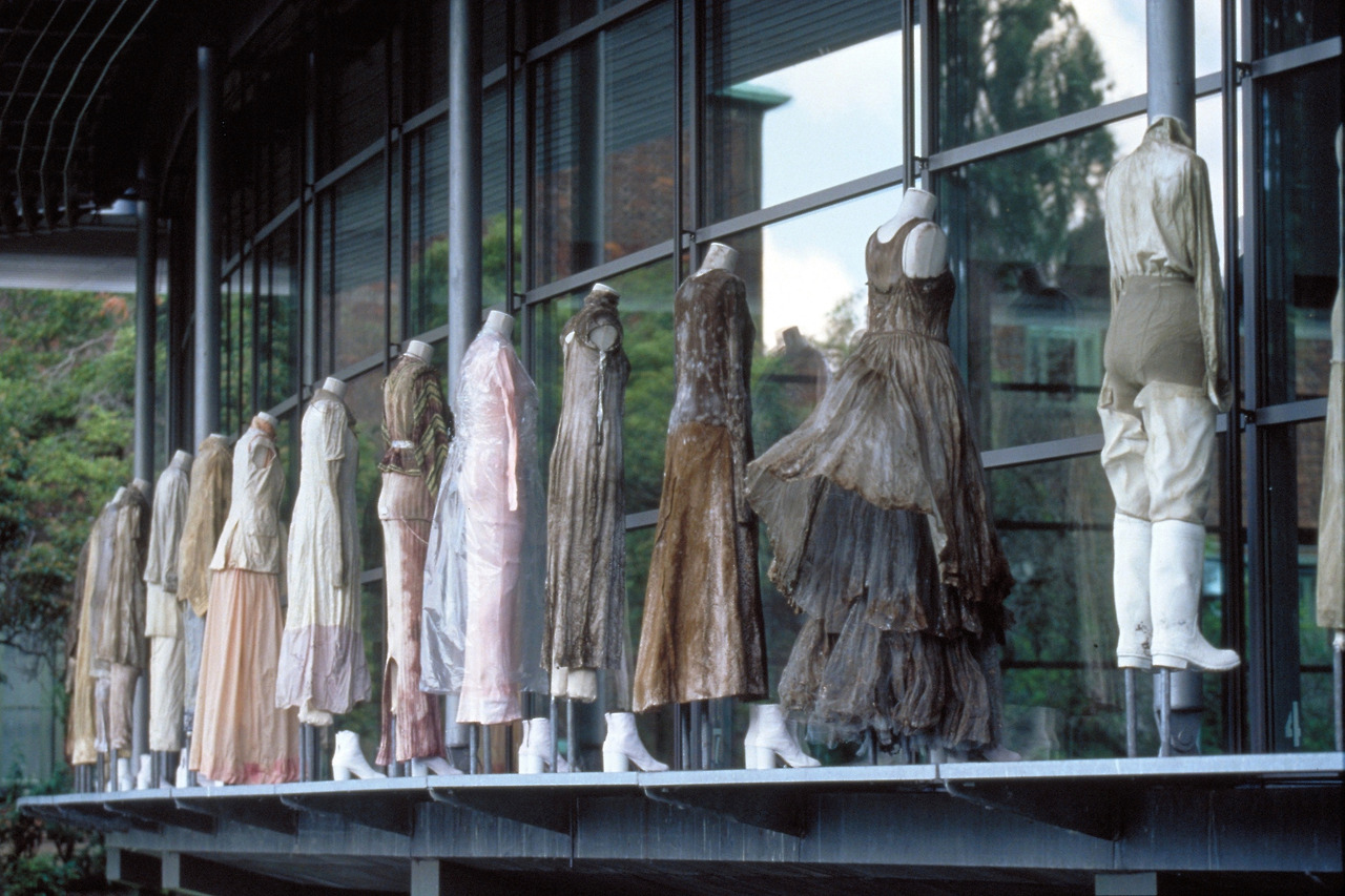 1997년 마르지엘라 전시.jpg