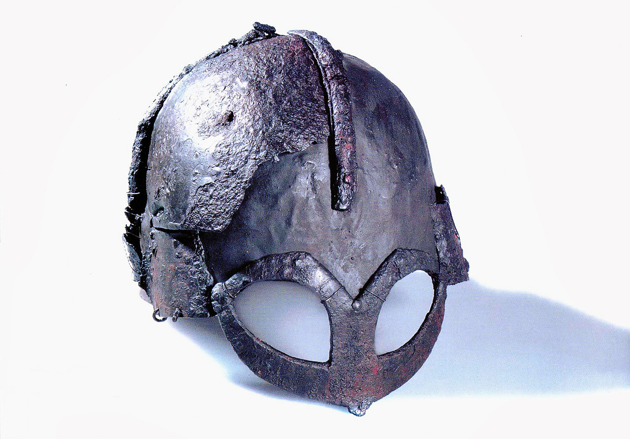 01-07_helmet-gokstard.jpg
