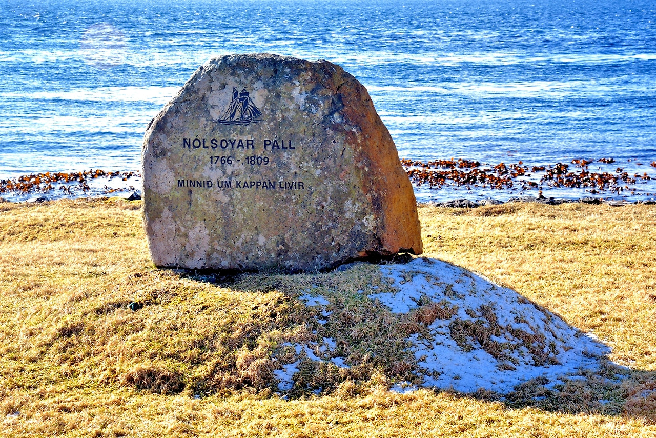 Nolsoyar_Pall_Memorial_in_Nolsoy.jpg