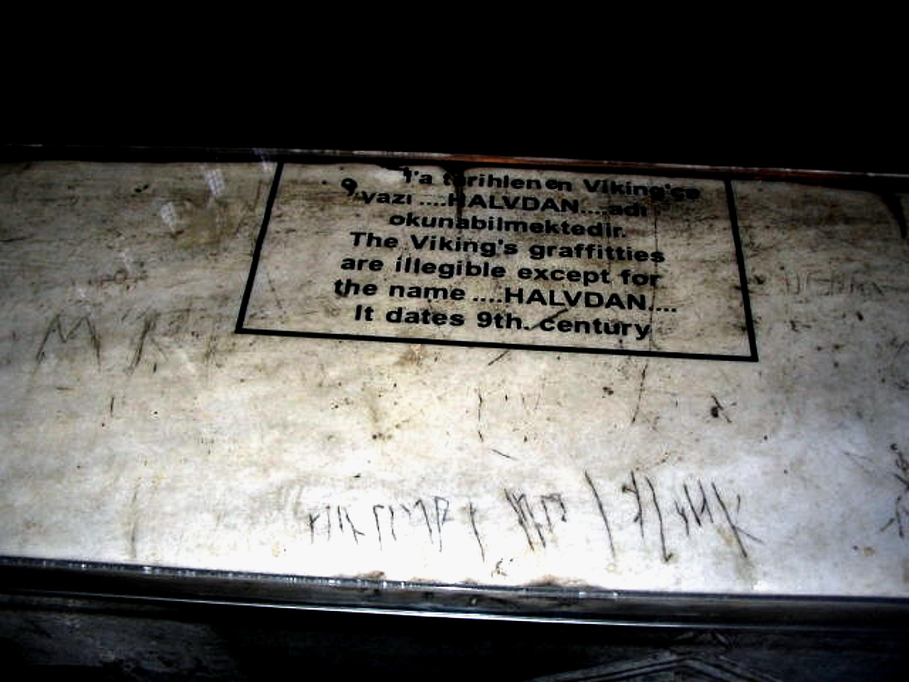 08-05_The-Halfdan-inscription.jpg