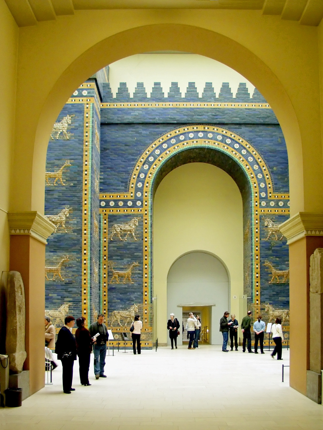 21Pergamonmuseum_Babylon_Ischtar-Tor.jpg