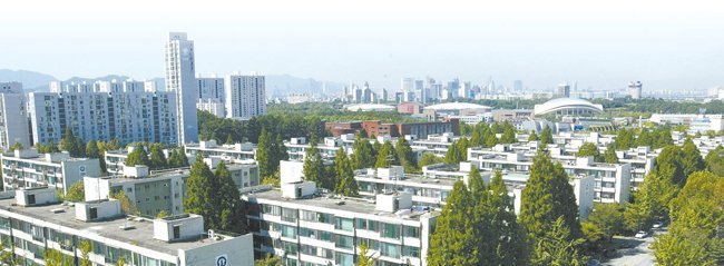 서울 강동구 둔촌1동에 있는 둔촌주공아파트(1979년 완공).jpg