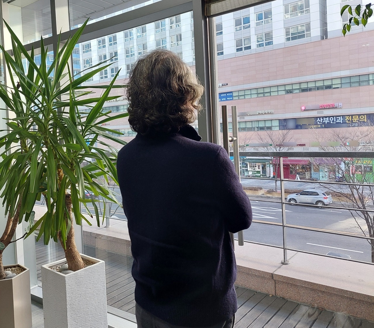 정선용 작가 5(뒷모습) 1280.jpg