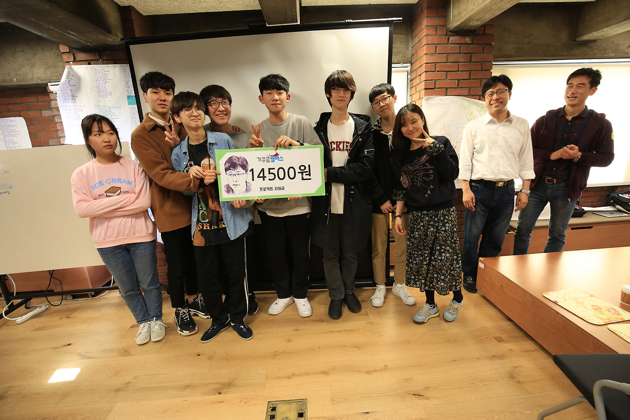 주제맵팀(미디어 아트팀) 단체사진.jpg