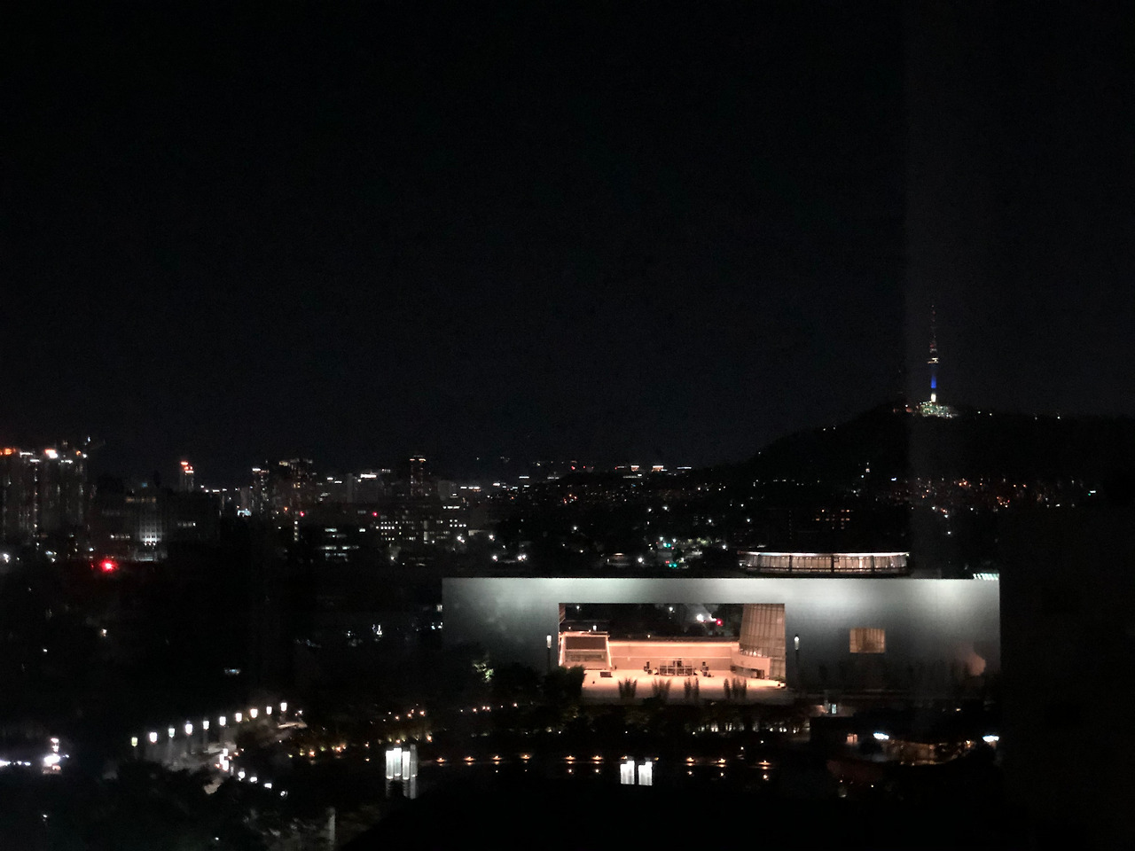 4. 부엌에서 바라본 야경.jpg