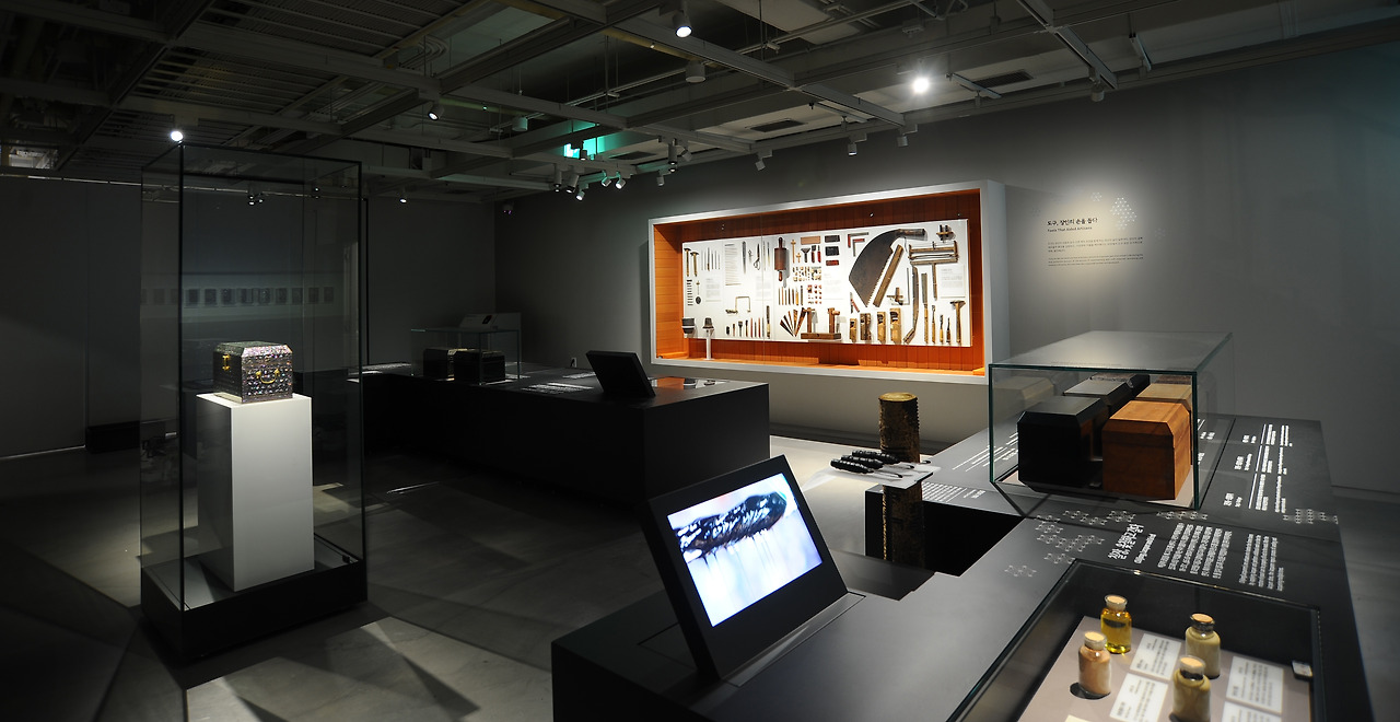 공예박물관 전시 나전경함 02.jpg