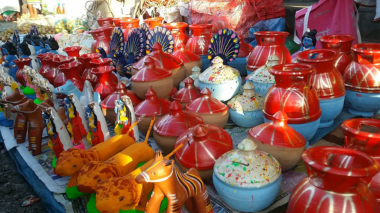 10. 알록 달록한 수제 저금통들.jpg