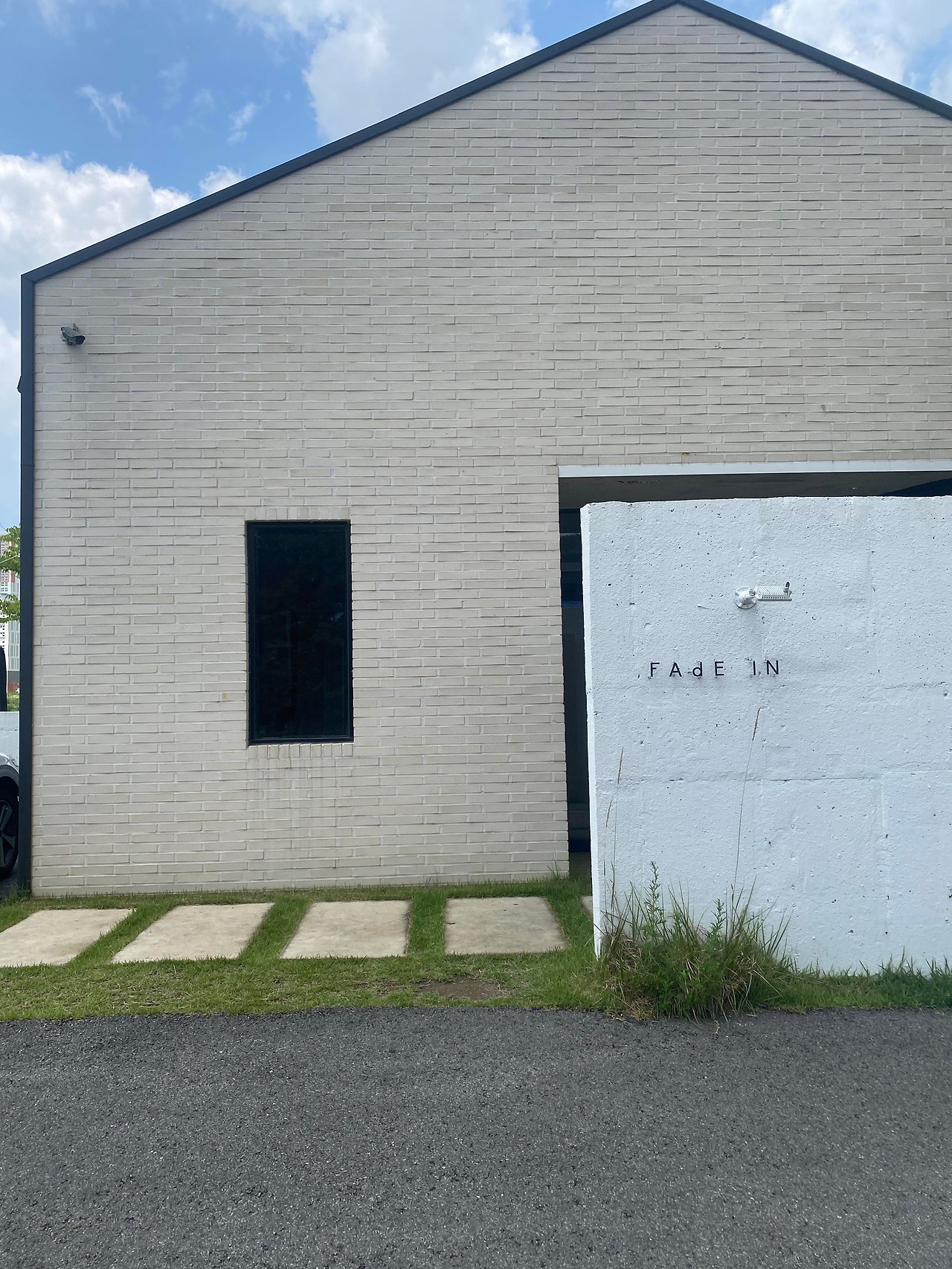 fade-in entrance.jpg