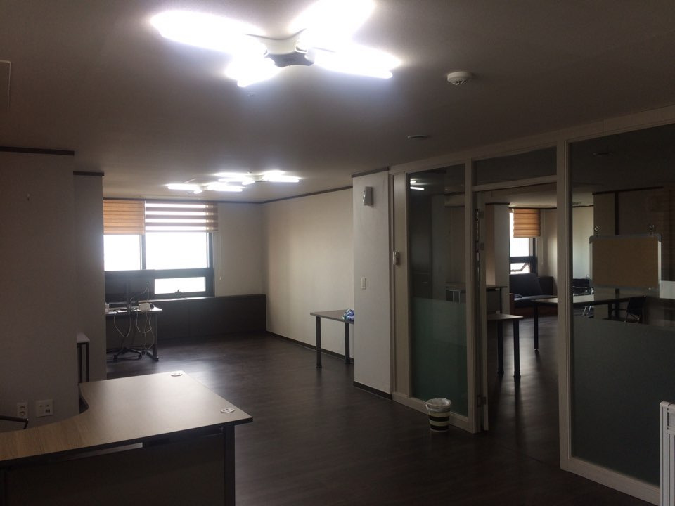 오피스텔 사무실 책상 배치.jpg