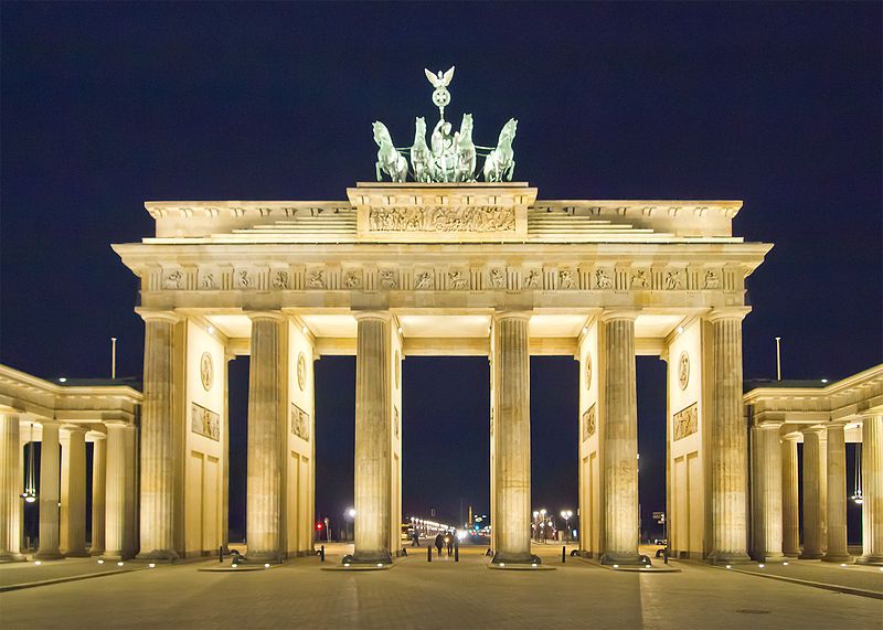 800px-Berlin_Brandenburger_Tor_Nacht.jpg