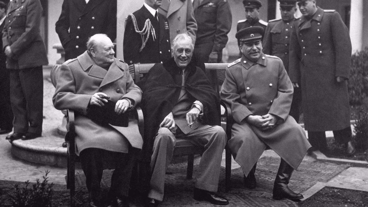 Yalta_Conference_(Churchill,_Roosevelt,_Stalin)_(B&W).jpg
