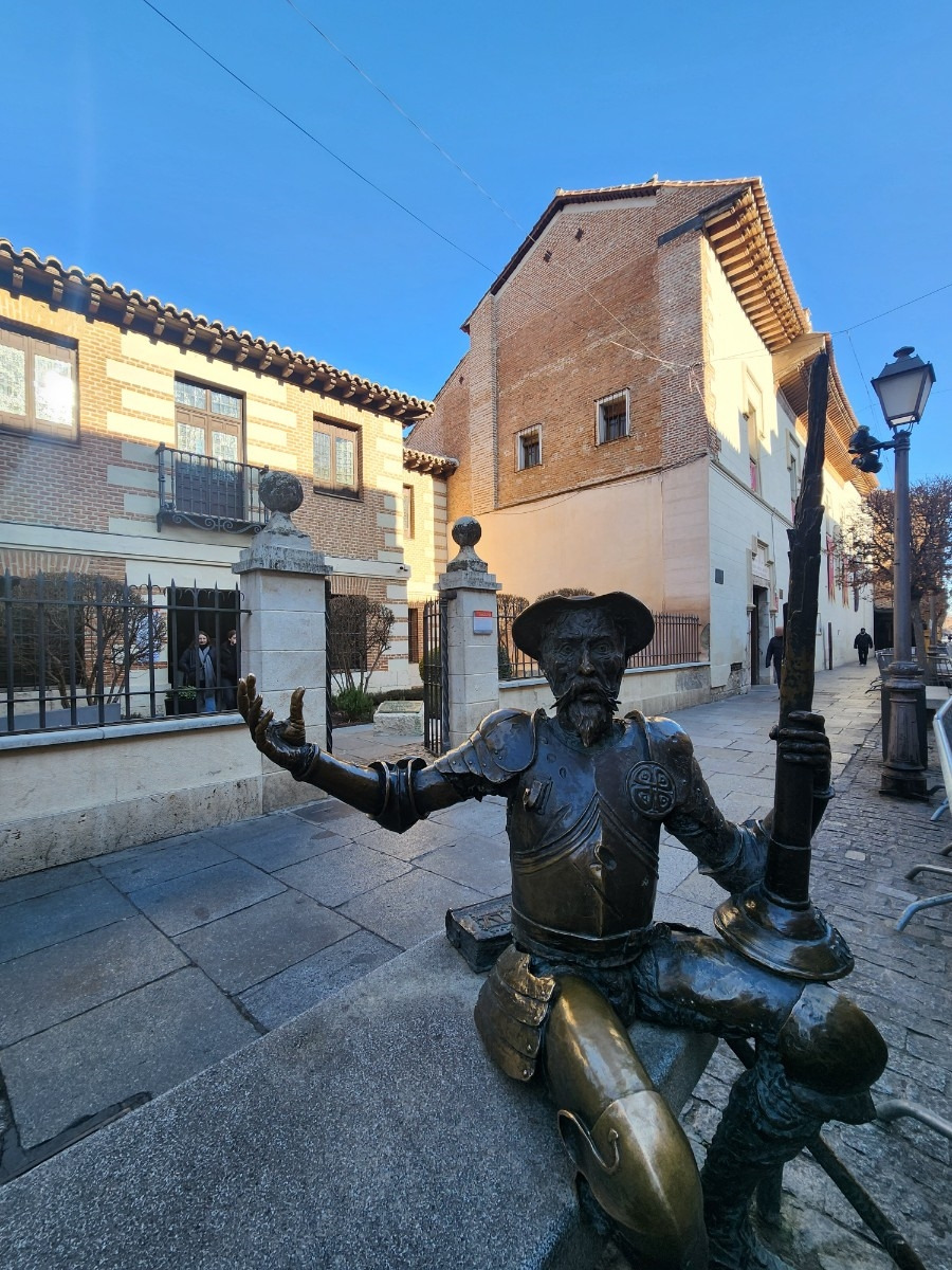 생가앞 동키호테.jpg