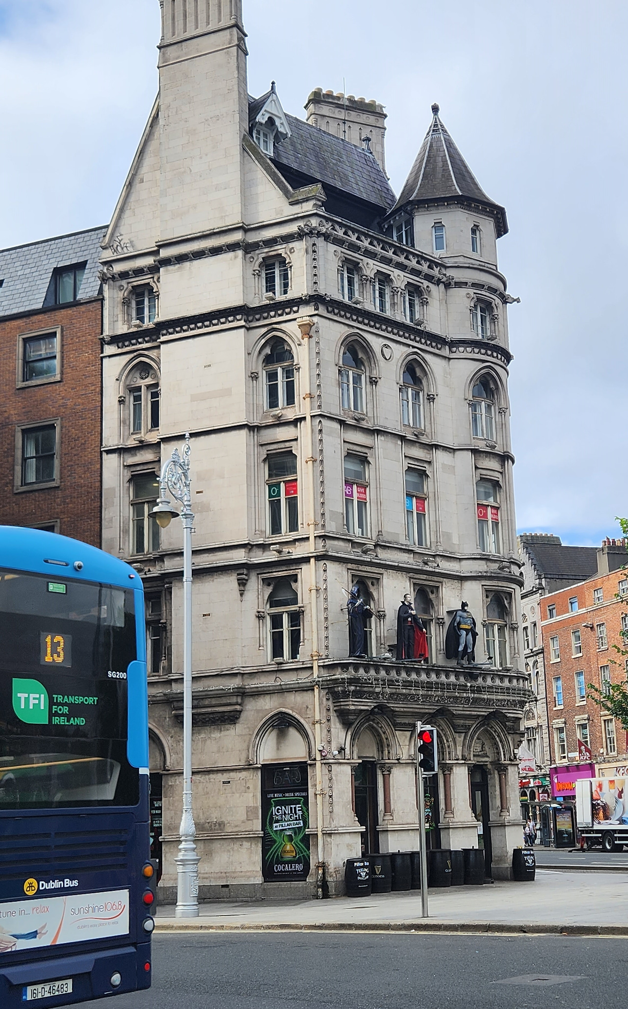 무작정-베트맨 건물.jpg