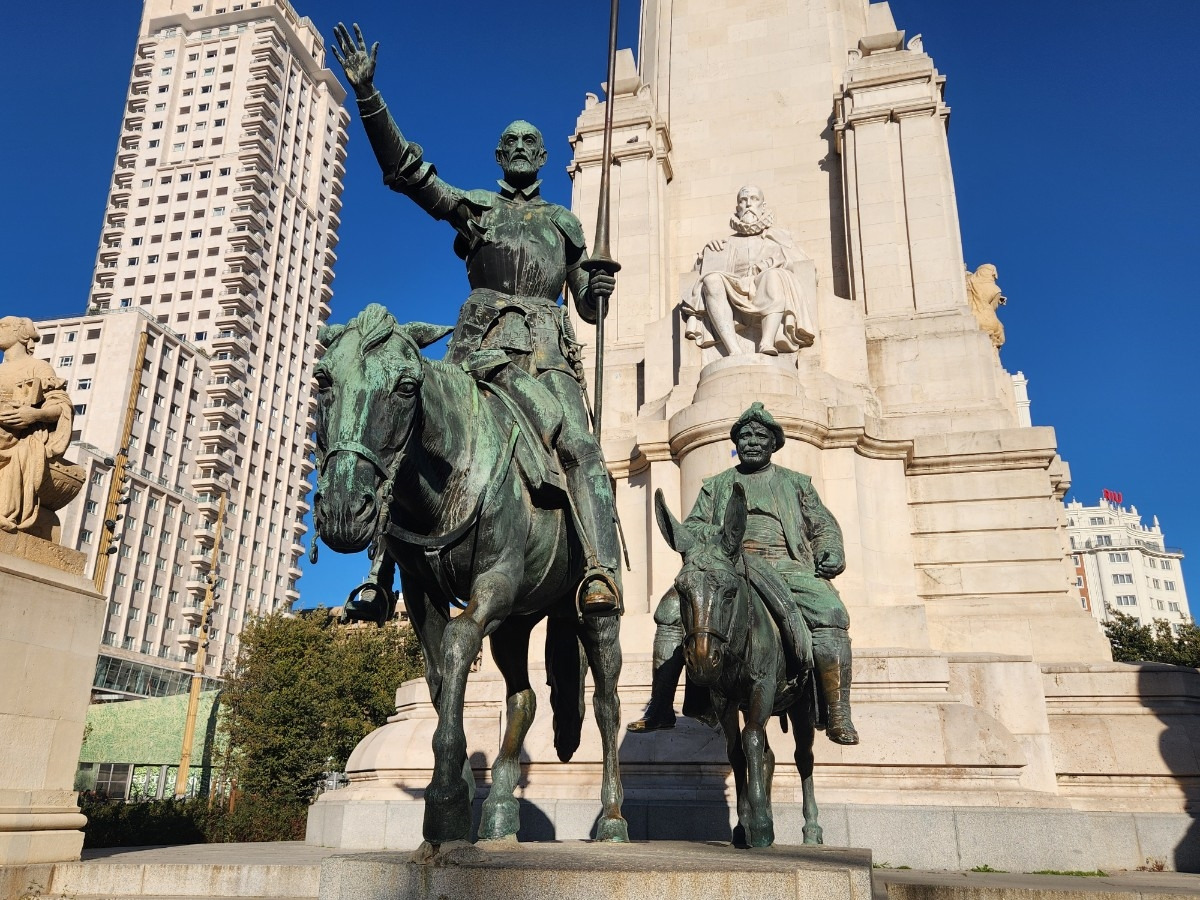 마드리드 에스파냐 광장 돈키호테.jpg