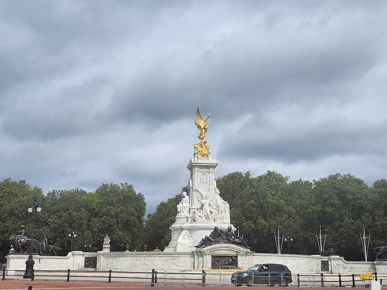 버킹엄 궁전1.jpg