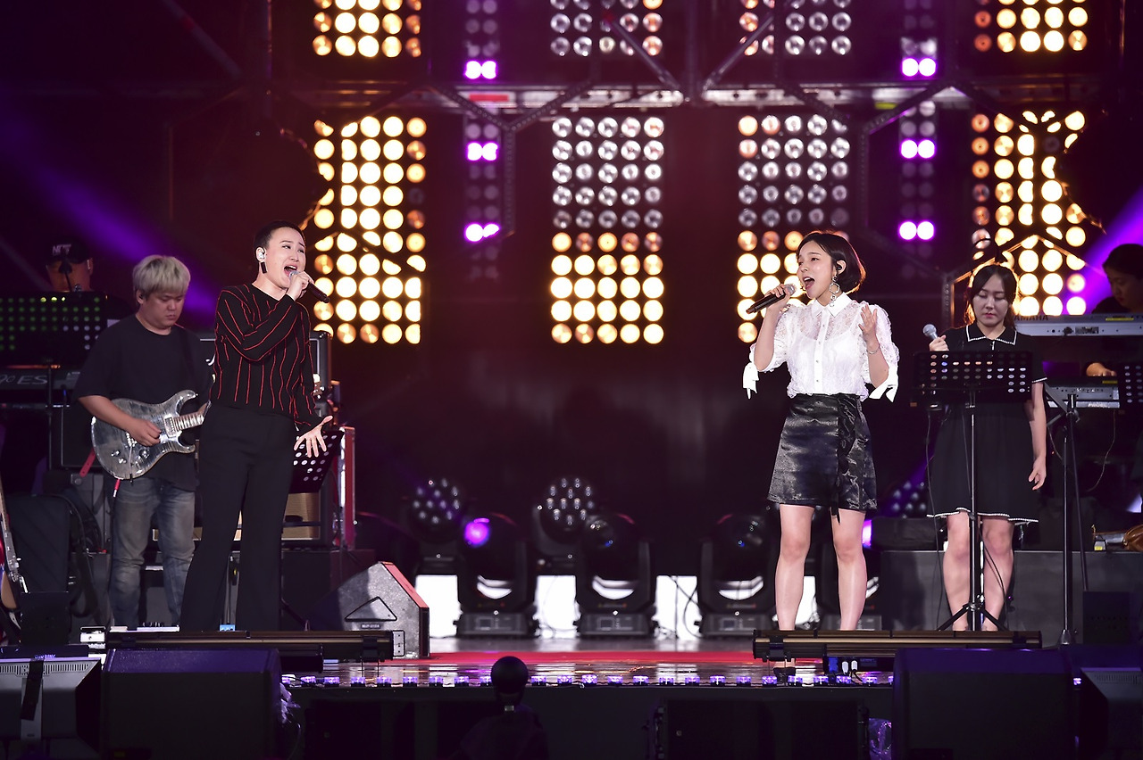 선우정아 박진주 듀오.jpg