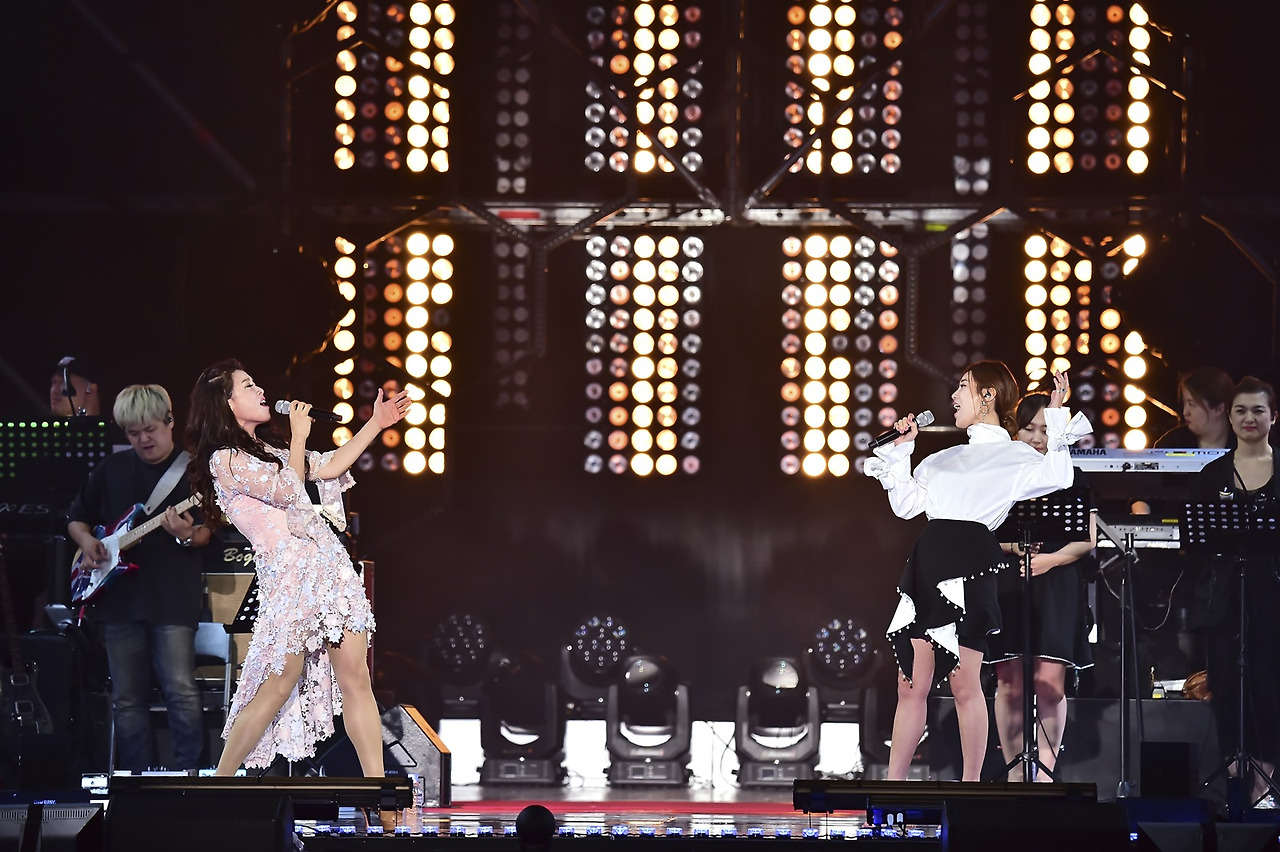 홍지민 김연지.jpg