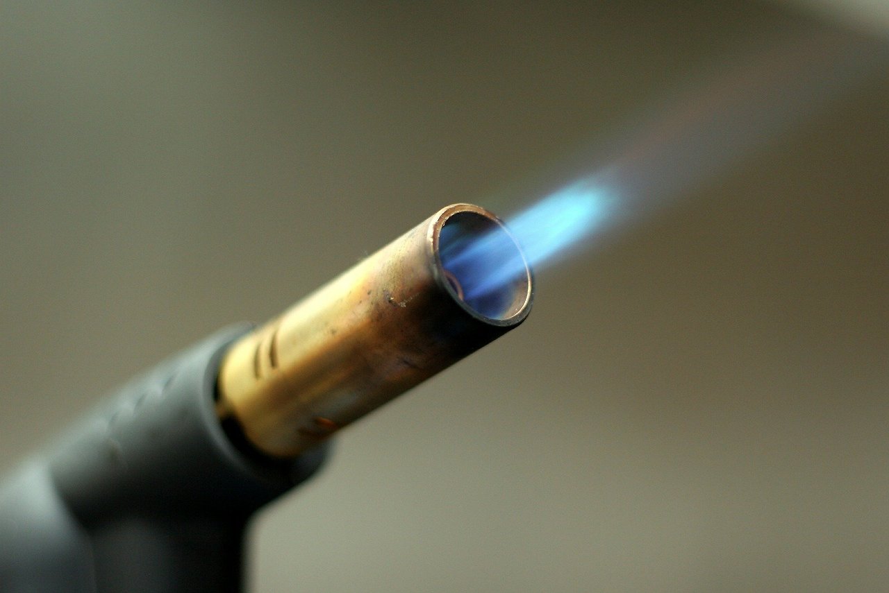 blowtorch-596294_1920.jpg