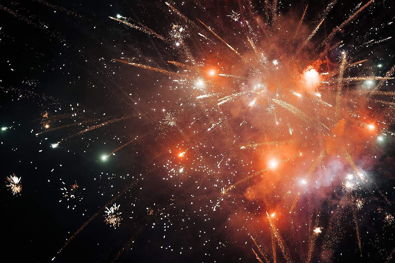 fireworks-free-stock-photos-2210x1473.jpg