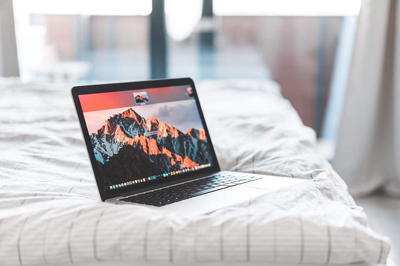 laptop-in-bed_free_stock_photos_picjumbo_DSC05368-2210x1473.jpg