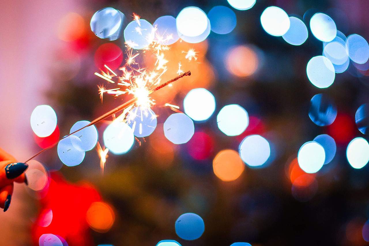 christmas-sparklers-fun-2210x1473.jpg