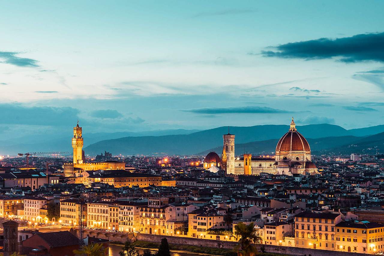 florence-at-night_free_stock_photos_picjumbo_DSC04580-2210x1473.jpg